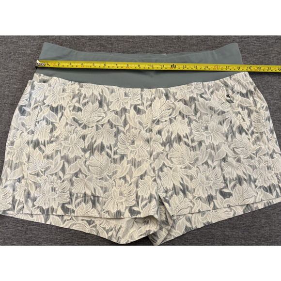 Athleta Trekkie North Short-Ethereal Bloom Magnolia White Size 16 - Picture 3 of 7
